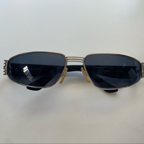 Vintage Gianni Versace Versus sunglasses. - Picture 2 of 5